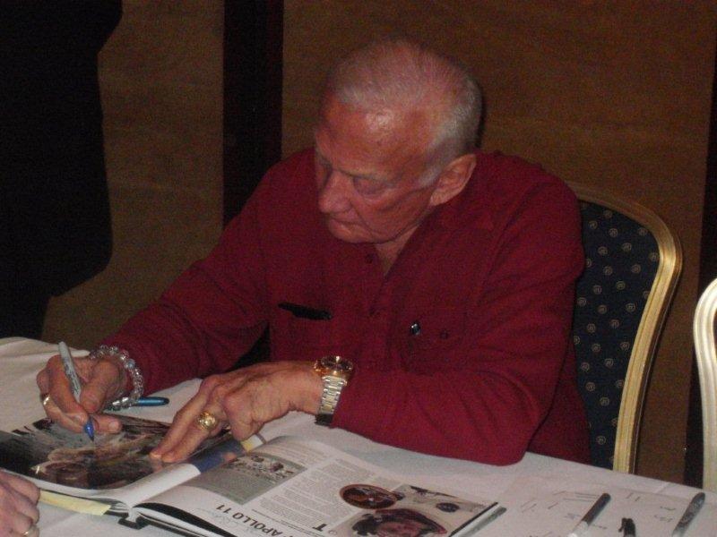 Autographica 2012 27